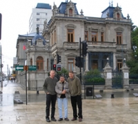 The 2006 Chile team…downtown
